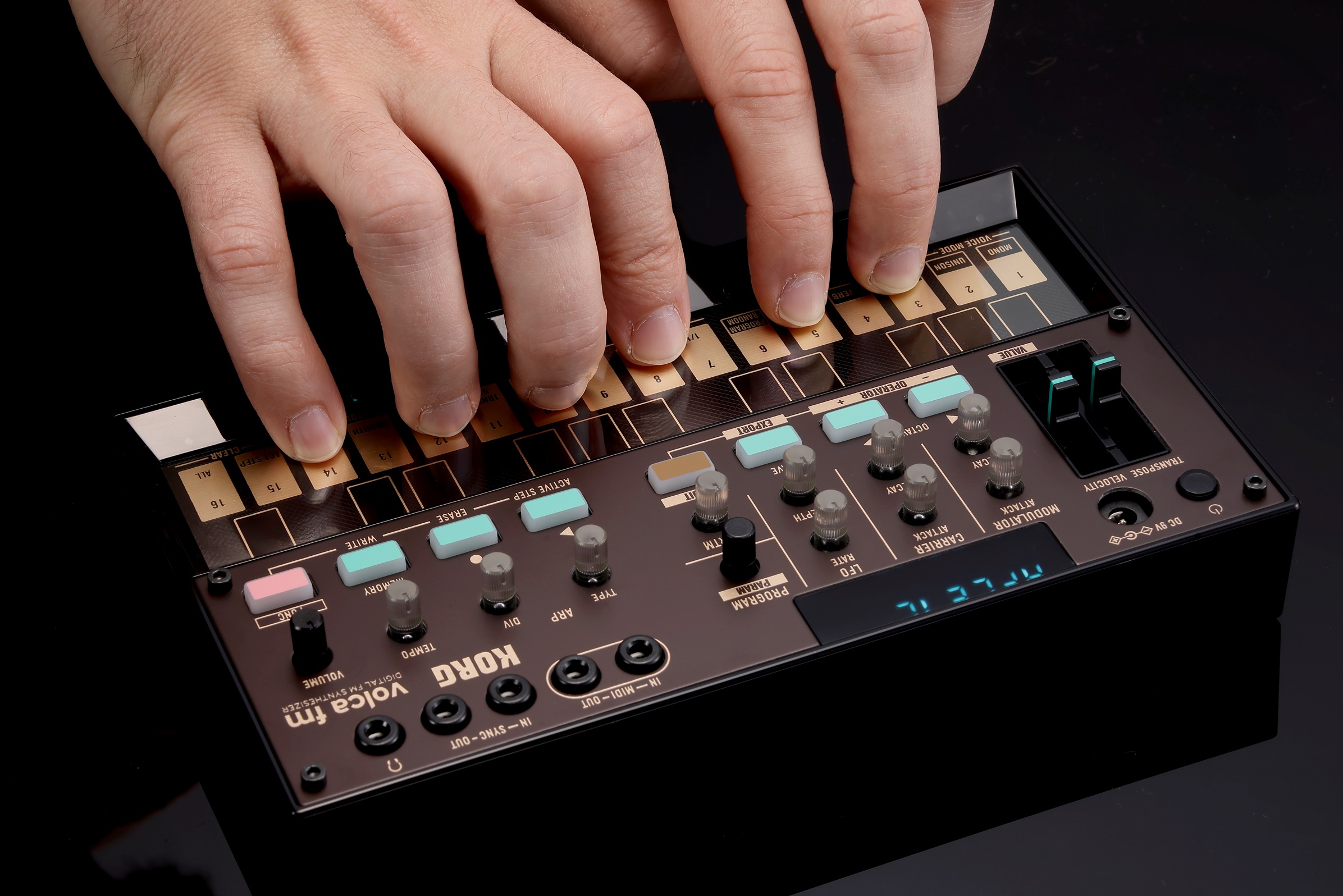 KORG（コルグ）からFM音源の名機を完全再現したポリフォニックデジタル