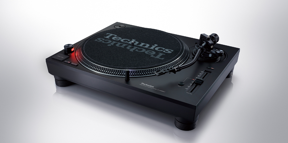 究極のDJギアか、至極のリスニングか?テクニクス SL-1200MK7とSL-1500C