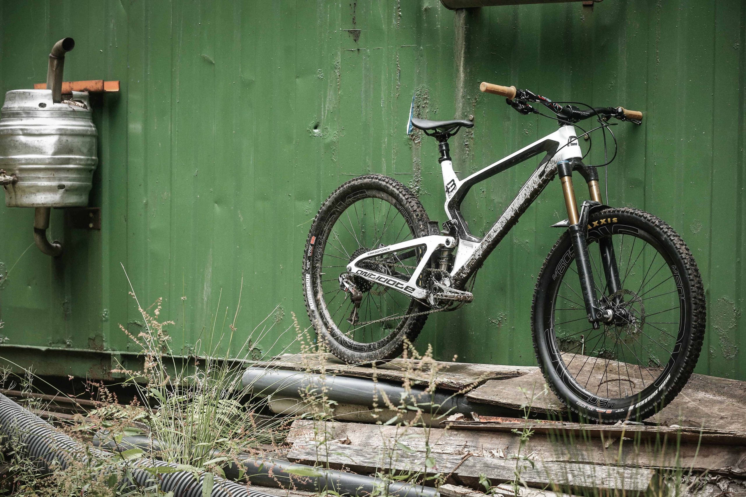 Antidote Carbonjack – First Look |