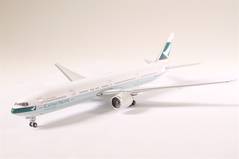 Phoenix Models PH04071 Boeing 777-300ER Cathay Pacific - Hattons
