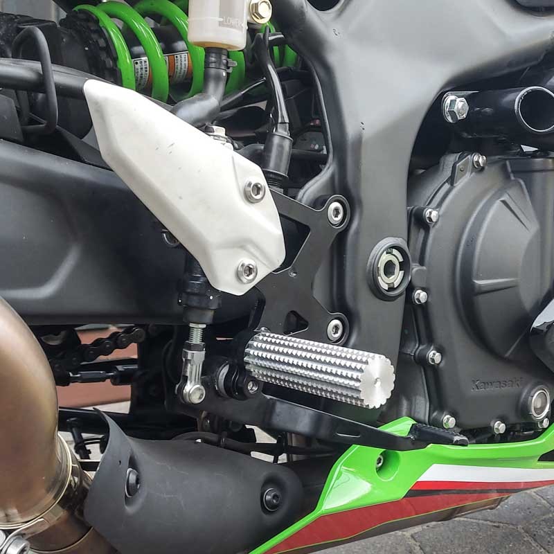 Front Sets Driver's Footrest Footpegs Kawasaki ZX4-RR Ninja ZX400