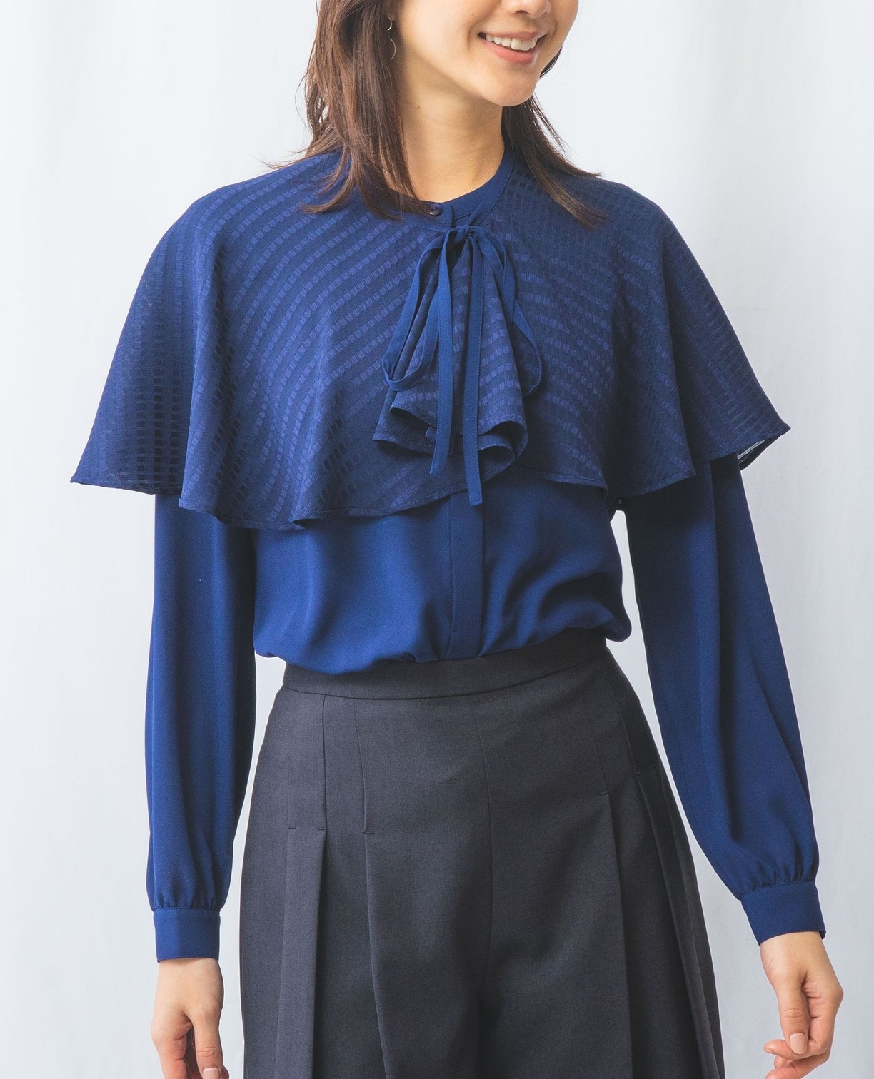 NARACAMICIE】ケープ付きジョーゼット長袖バンドカラーブラウス(2(L)11