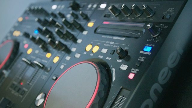 Review: Pioneer DDJ-S1 - DJ TechTools