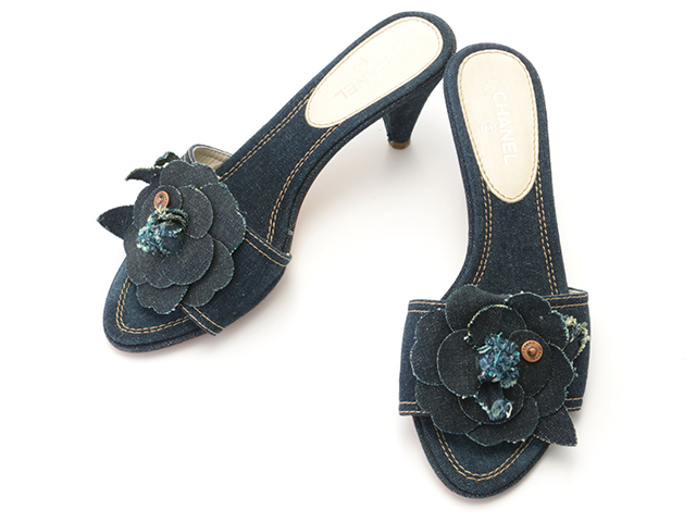 レアCHANEL ブラック ウッドカメリア サンダル ミュール 36 レア