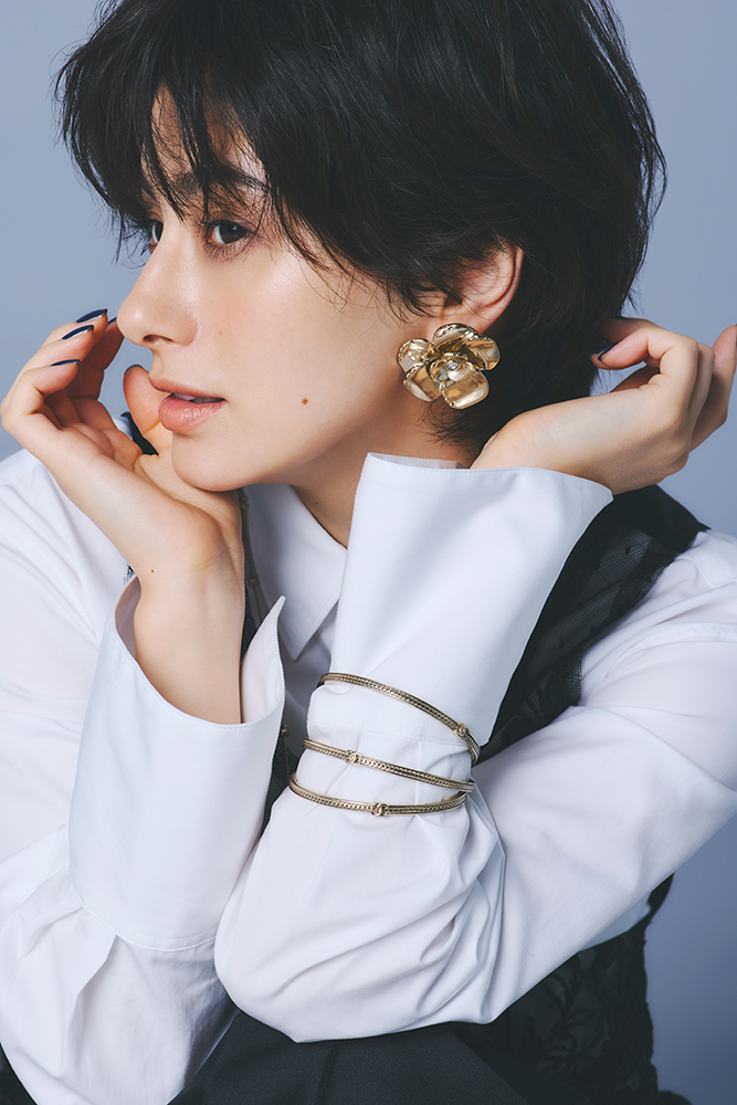 シャネル、ディオール、グッチ、セリーヌ。大人可愛い「ゴールド系」が