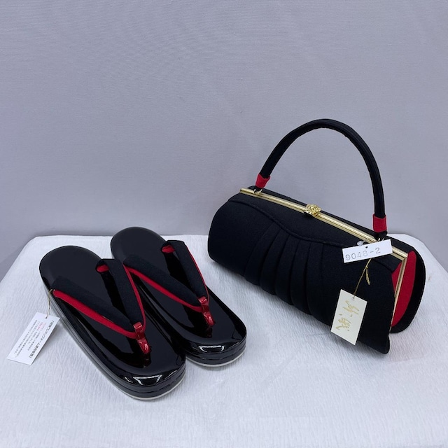 ☆956☆ 草履 バッグ セット 成人式 和装バッグ 黒 赤 未使用 入荷しま