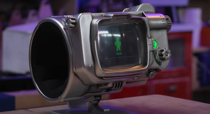 ドラマ“Fallout”の「Pip-Boy 3000 Mk V」を見事に再現するダイキャスト