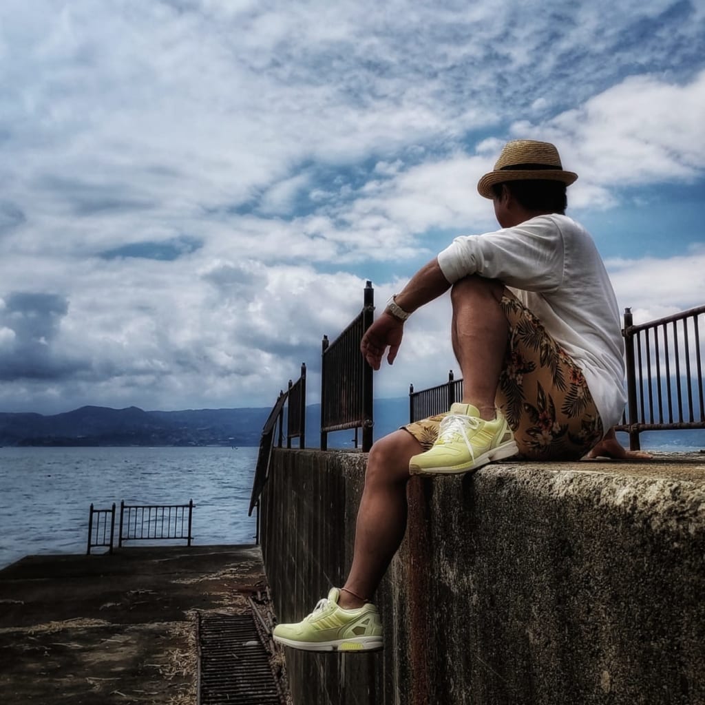 街に馴染むあの頃の定番スニーカー】満足な履き心地で楽しく歩ける