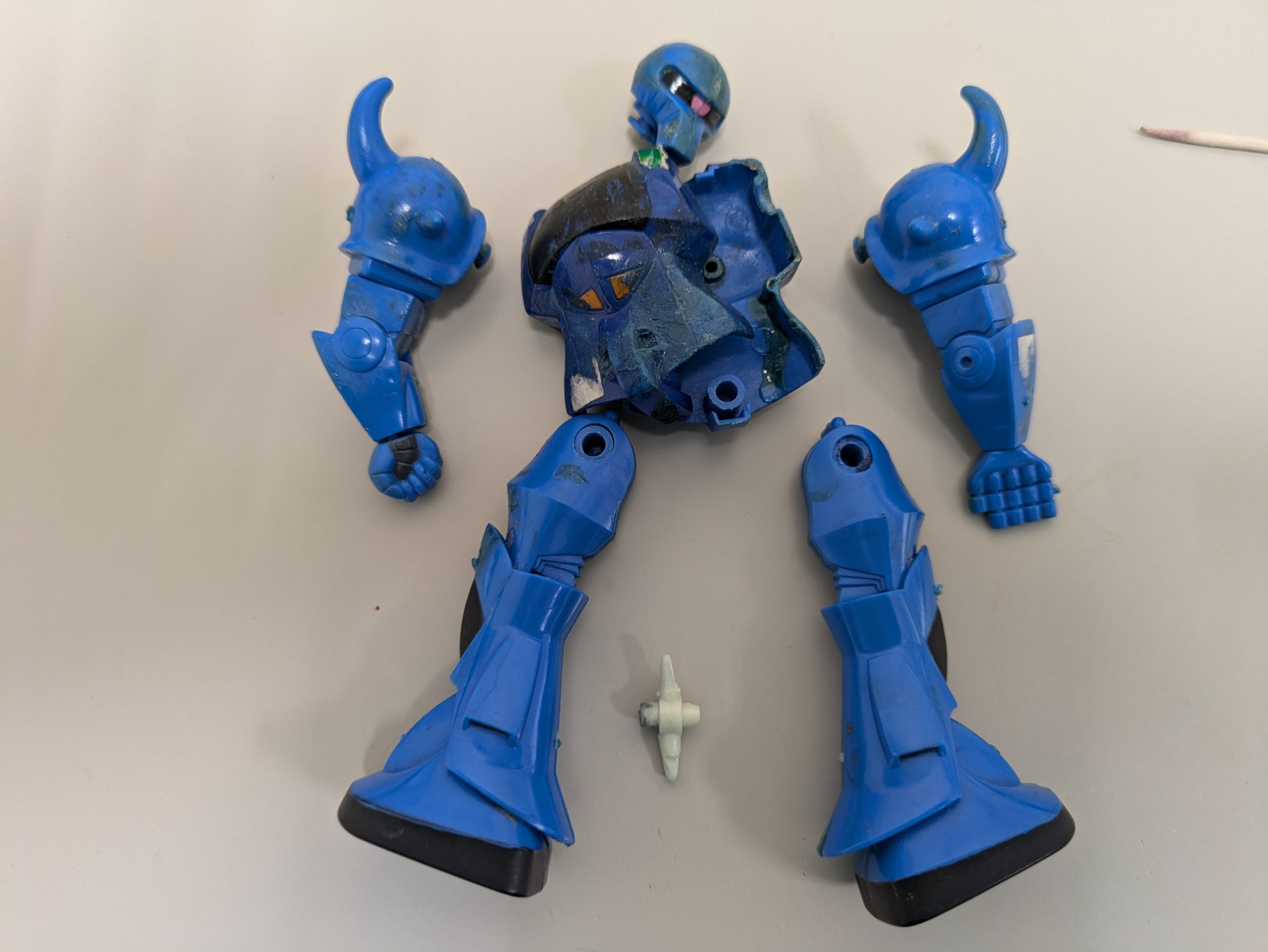 ガンプラ45周年ジオラマ-ホネの髄まで-1/144フルカラーモデルのグフ