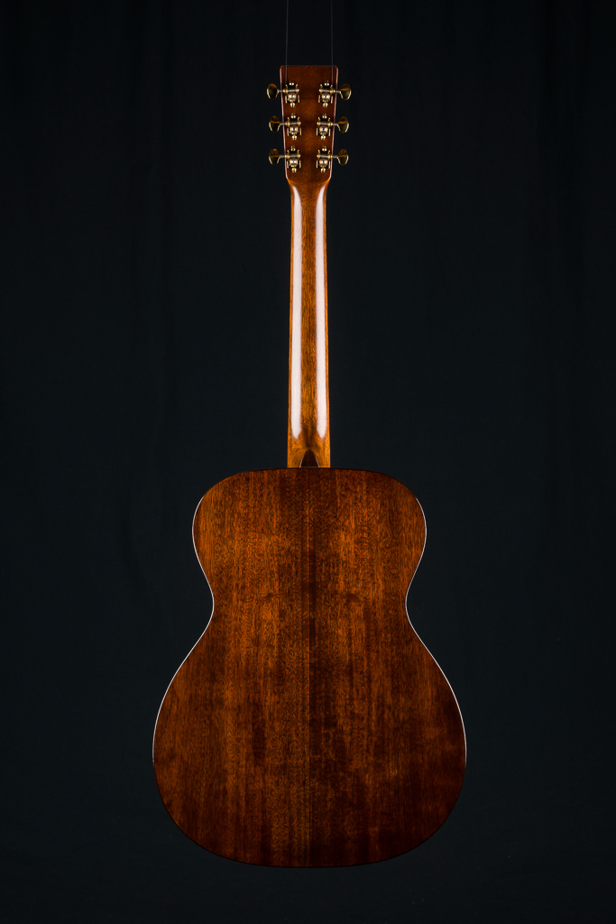 Martin 000-18 Modern Deluxe Sitka Spruce VTS and Mahogany | Down