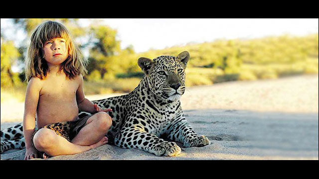 アフリカの動物と共に育ったフランス人の女の子「ティッピ(Tippi)」の