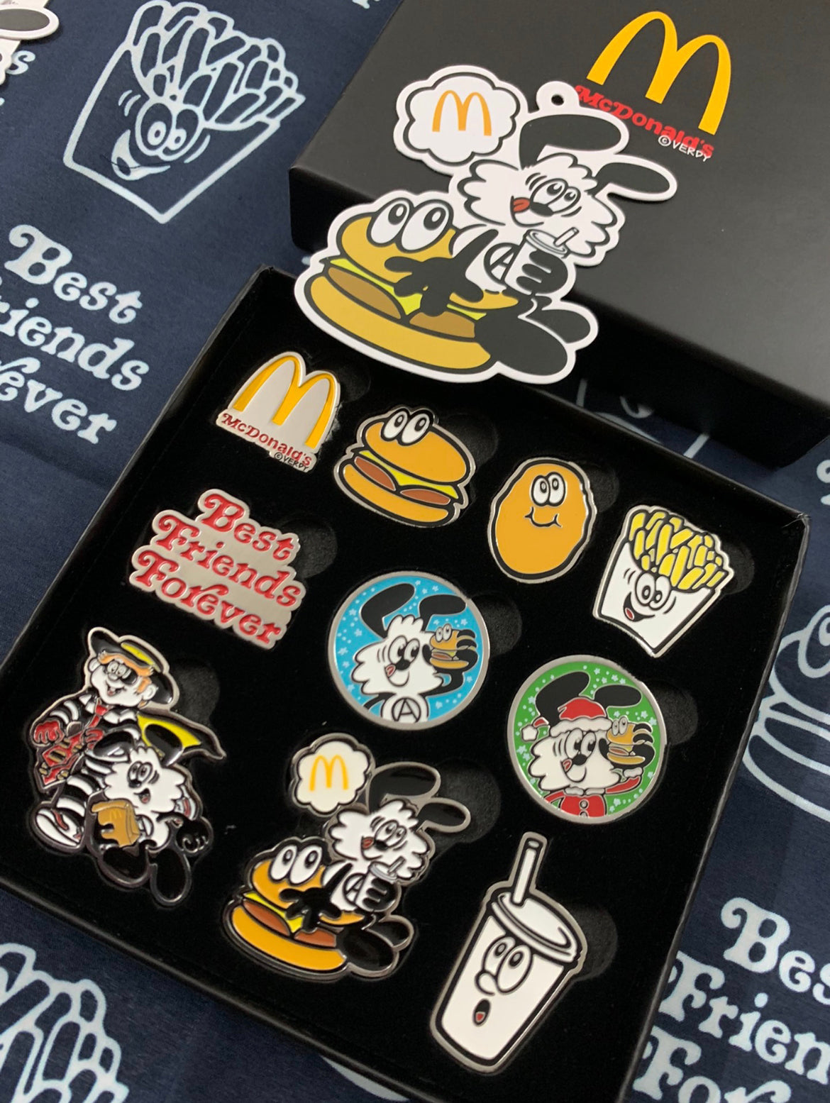 VERDY x McDonald's pin badges set – Designstoresyd
