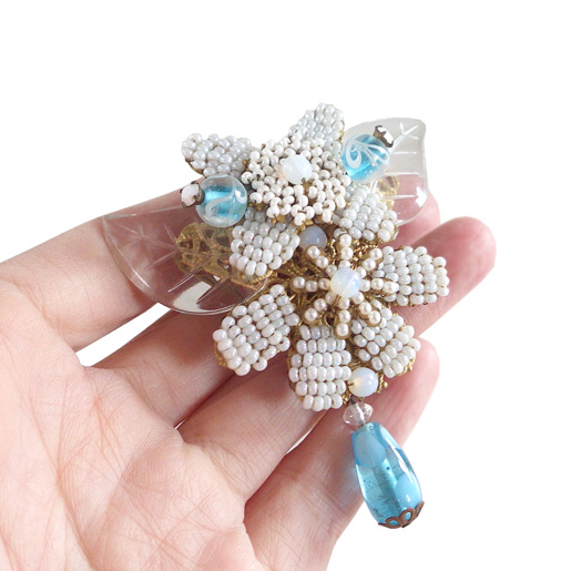 STANLEY HAGLER | ブルーフラワーブローチ - コスチュームジュエリー