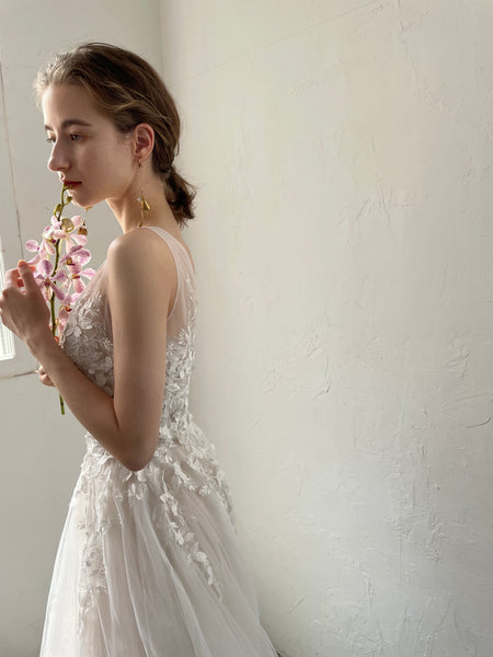 フラワーモチーフ 刺繍レース Aライン テールカットドレス（W162）