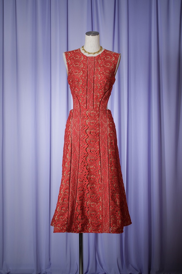 Self-portrait セルフポートレート レッド×ベージュドレス | 結婚式