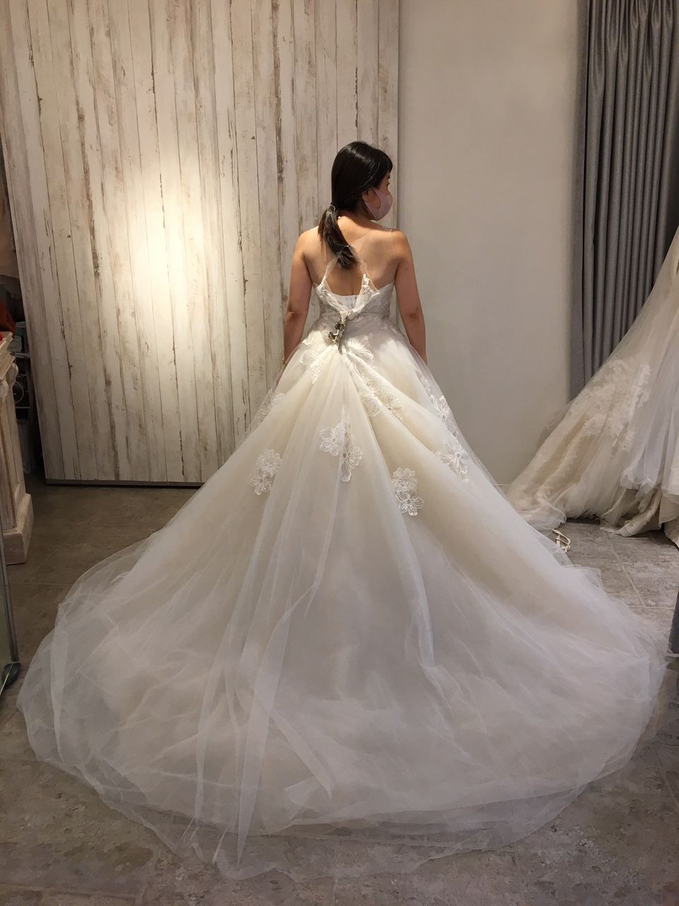 大きなお花の刺繍が可愛いモニークルイリエのドレス。初めてのモニーク