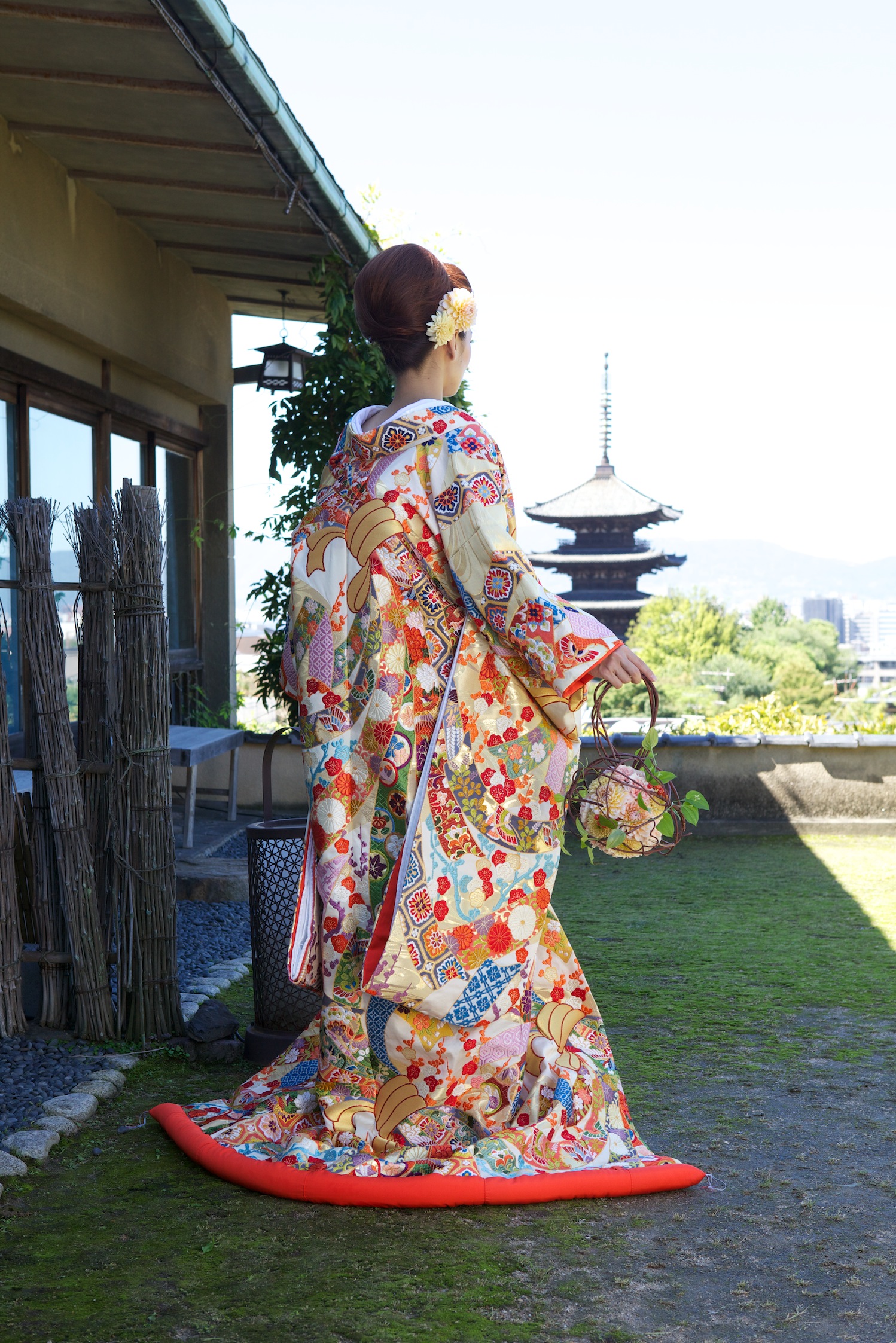 織物の最高峰【唐織】の色打掛 | TAGAYA BRIDAL - 京都・大阪・神戸の