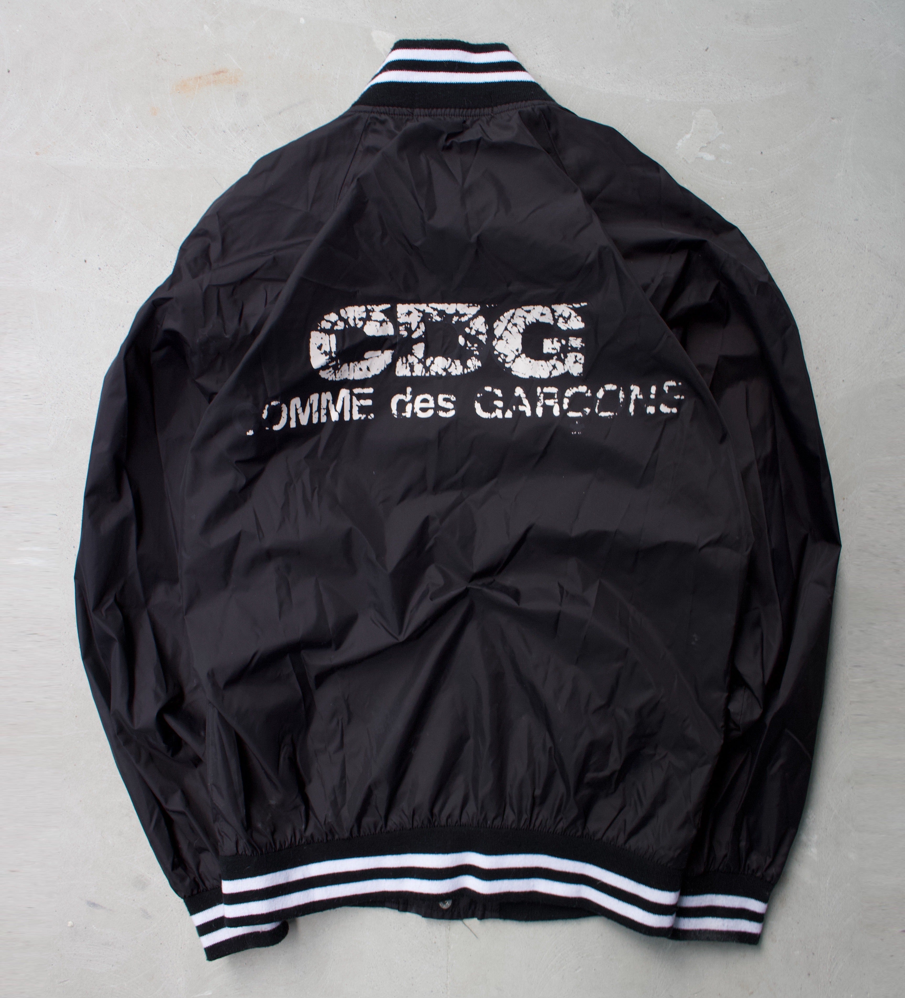 COMME des GARÇONS GOOD DESIGN SHOP Cracked Logo Coach Jacket – DRIEW