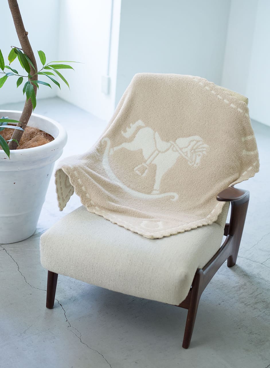 2026年 午年ベビーに贈る、幸運の木馬ブランケット | NEWSの一覧