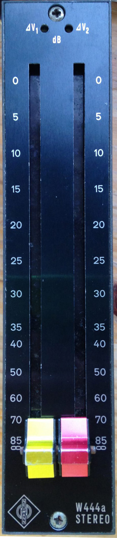 Neumann W444 active faderのレビュー！ノイマンのプリアンプ付き