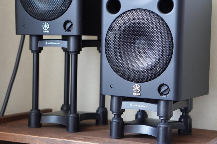 ISO Acousticsスピーカースタンドのレビュー！モニターを机にポンなら