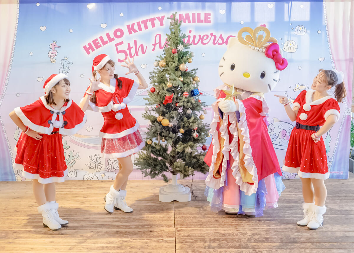 ツリーの飾り付けと記念撮影も楽しめる！HELLO KITTY SMILE「ハロー