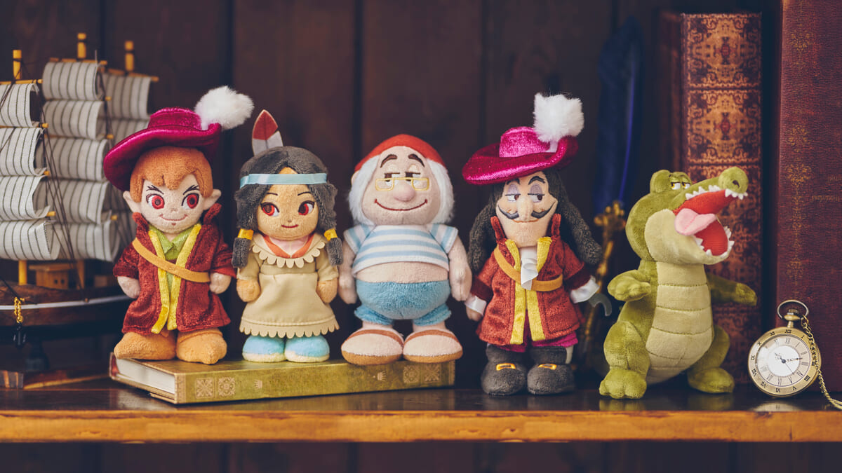 直立ポーズがかわいい『ピーター・パン』モチーフのぬいぐるみ