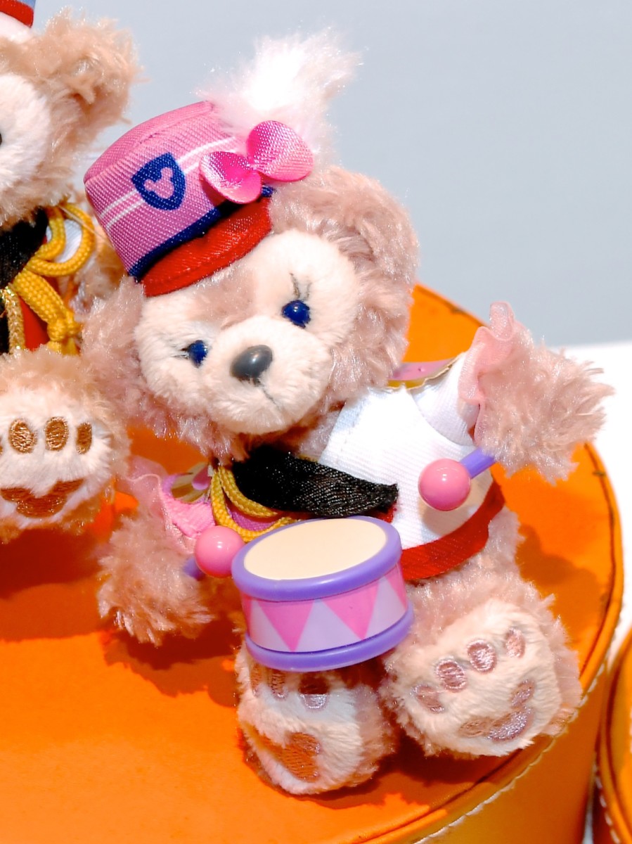 マーチングバンドに扮したダッフィーたちが35周年をお祝い！東京