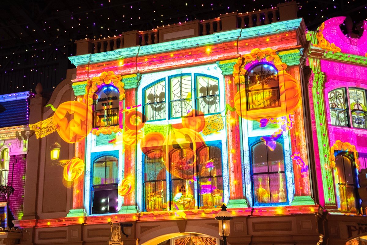 ハロウィーンの名曲にあわせヴィランズが登場！東京ディズニーランド