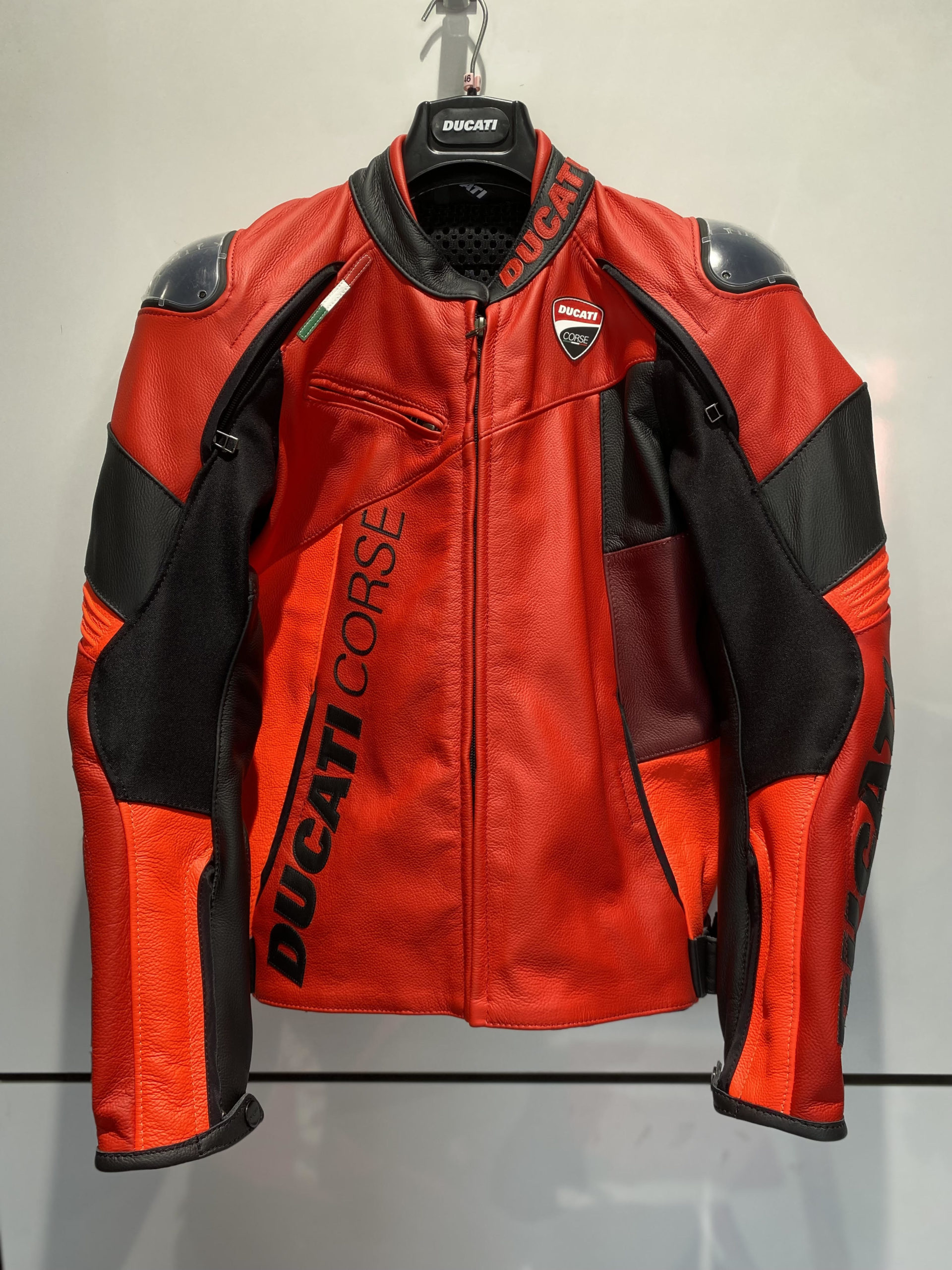 レザージャケットのご紹介 | ドゥカティ広島 - Ducati Hiroshima