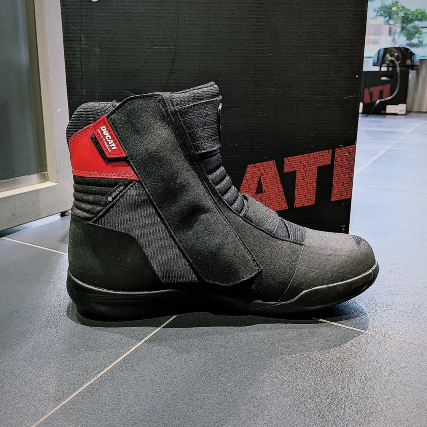 Ducati Lifestyle Tokyo / DLT