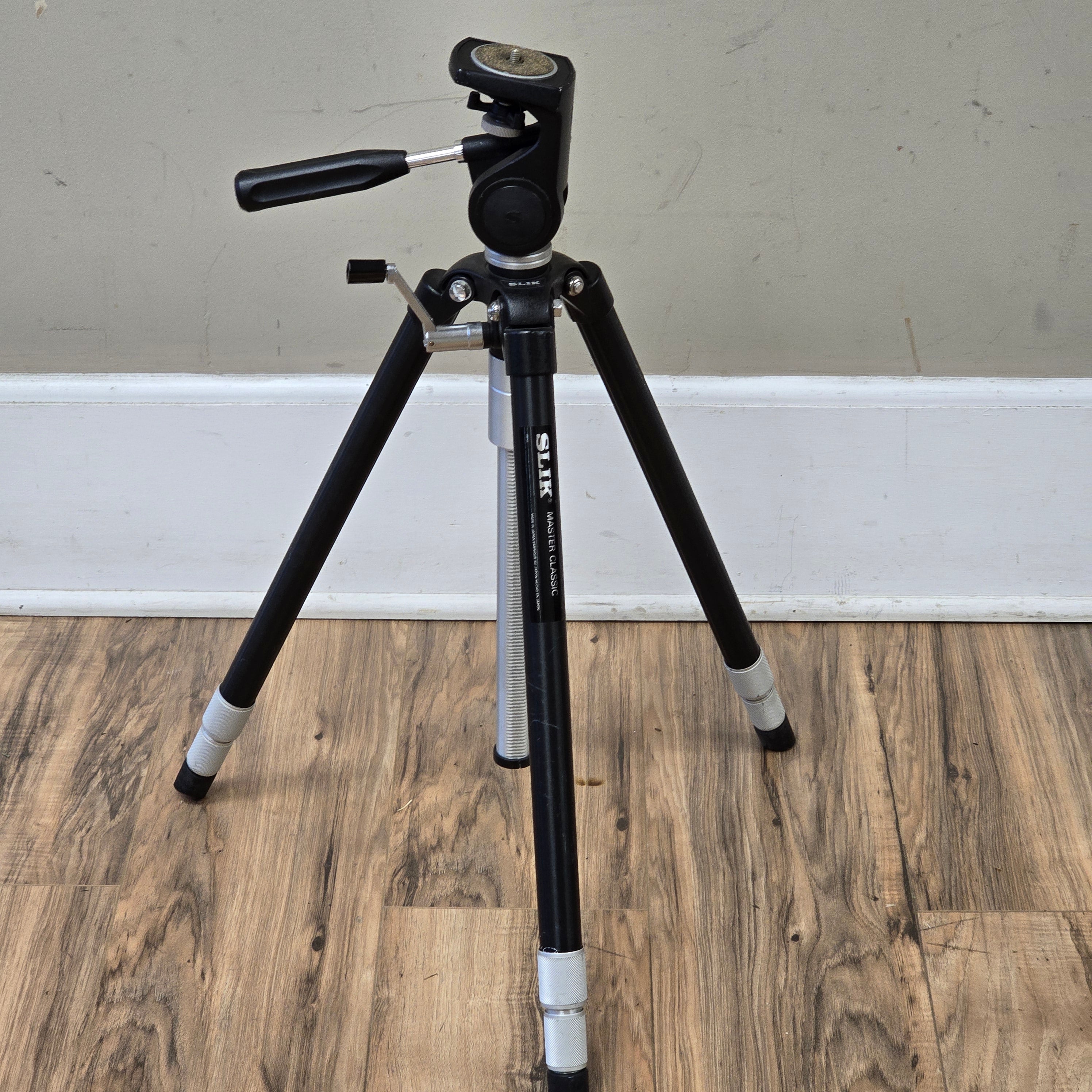 Slik Master Classic 3-Section Aluminum Tripod with Single Handle