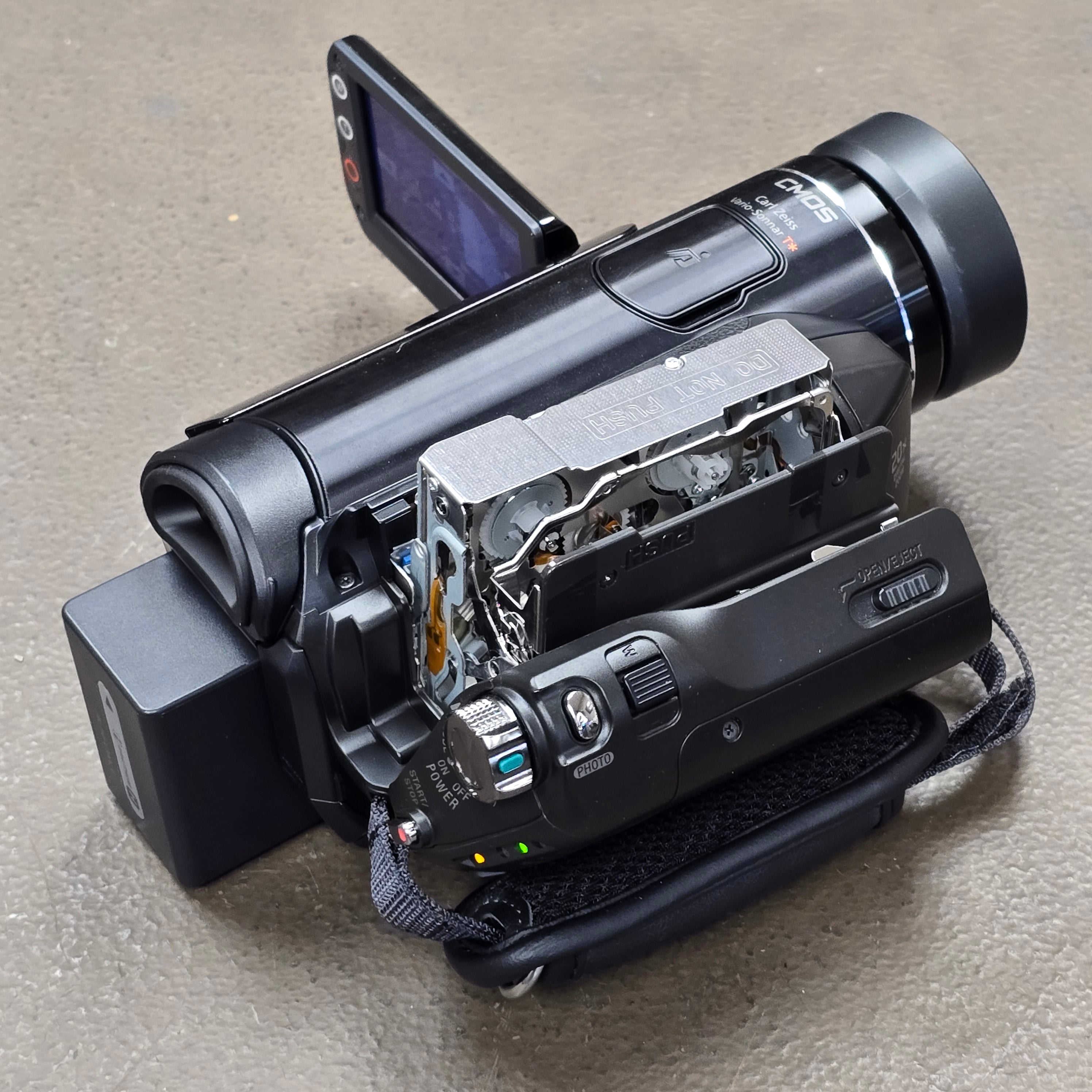 Sony HDR-HC9 HDV Mini DV 1080i Camcorder Package (NTSC) S# 122618