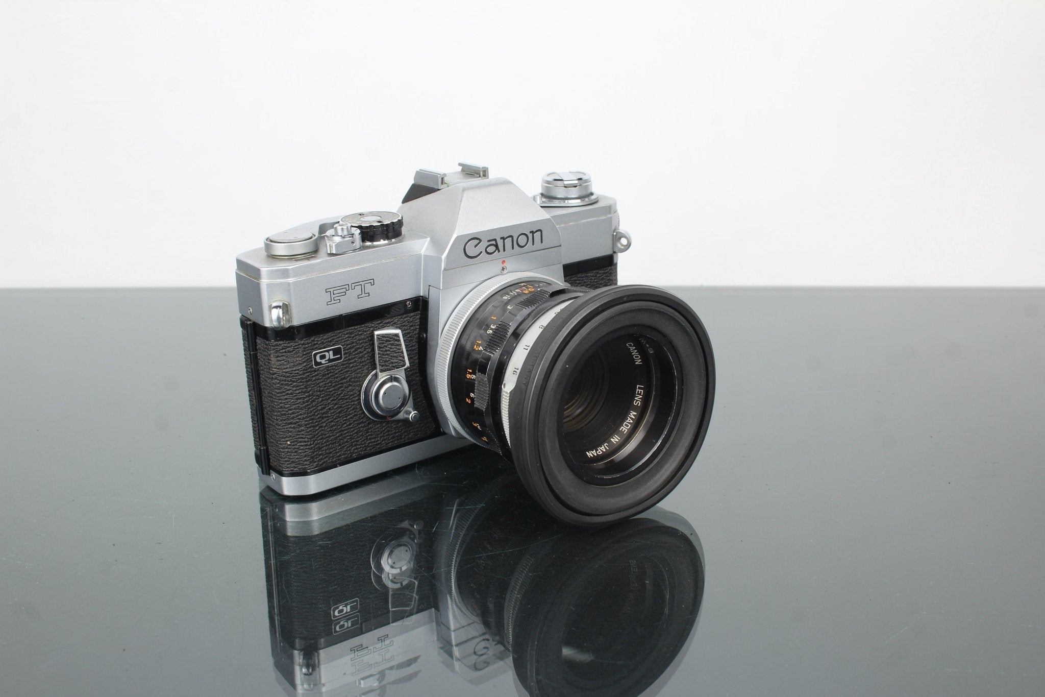 Canon FT QL + FL 50mm f/1.8: Classic Film Combo Reviewed – Dutch