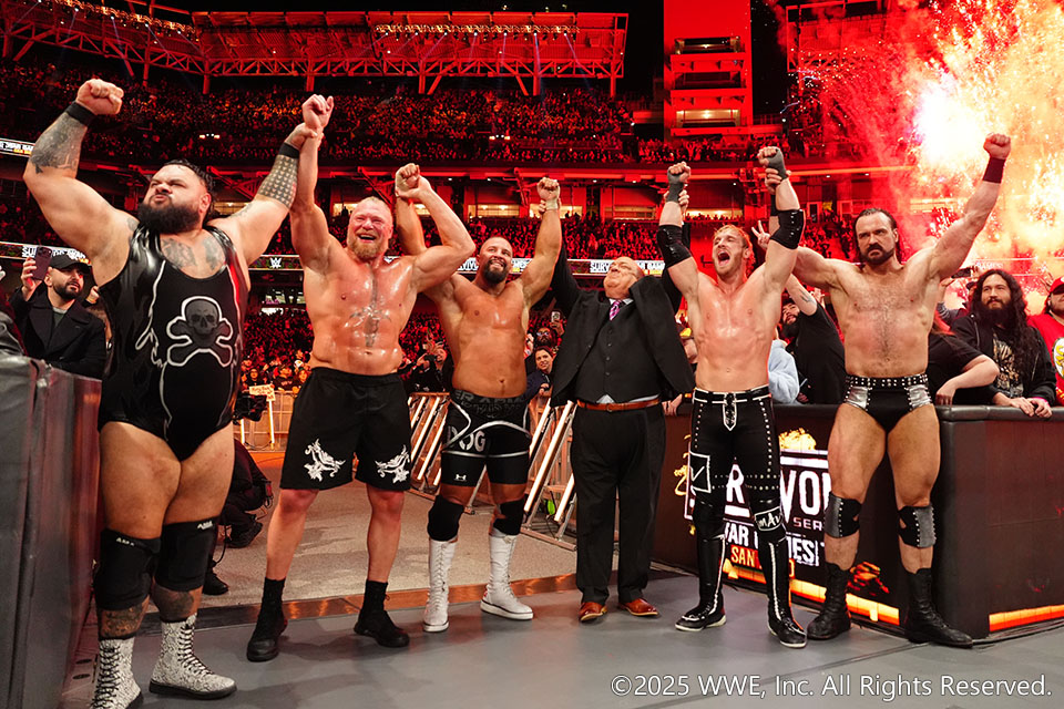 11/30【WWE】ザ・ビジョン軍がウォーゲームズ戦制す 謎の男乱入で