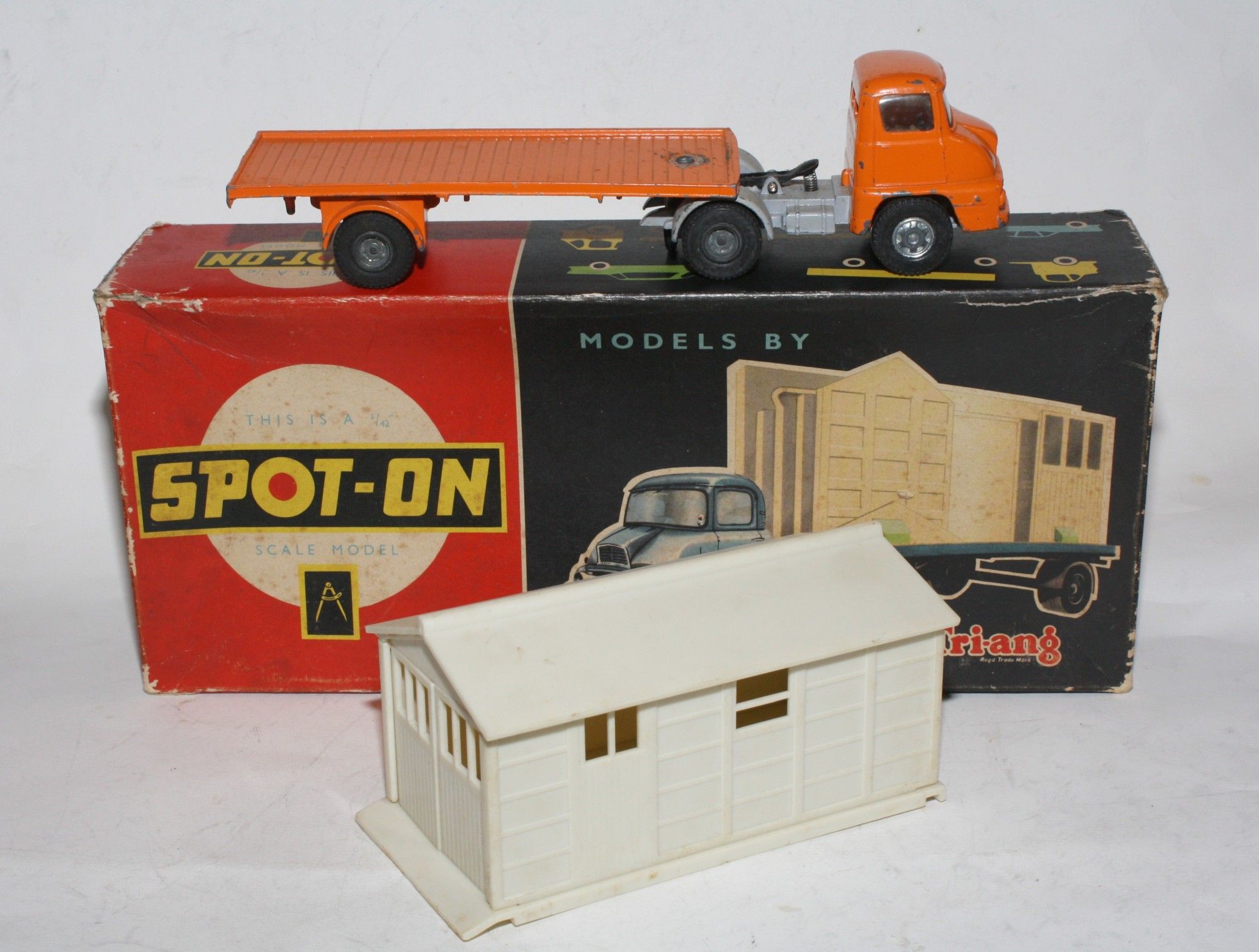 Paragon Daimler V8 250, 1:18, MIB | DB Collectables