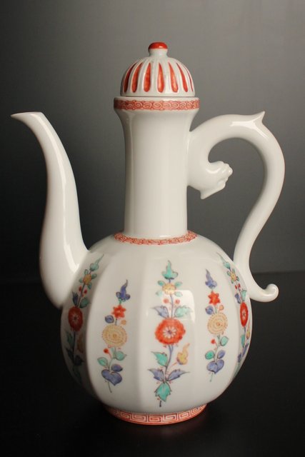 13代 酒井田 柿右衛門 錦唐花文水注 K506｜骨董店 のびる 古美術 骨董