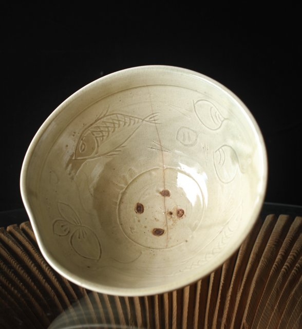 初代 真清水蔵六 珠光青磁魚紋大鉢 P239｜骨董店 のびる 古美術 骨董