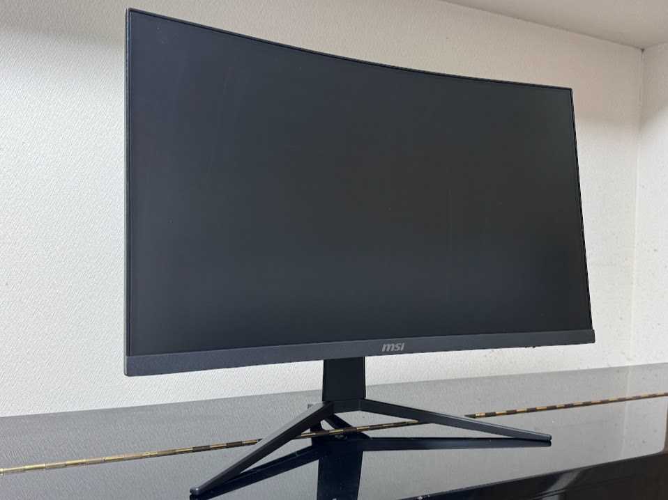 23.6インチの180Hz対応湾曲ゲーミングモニター「G2422C」はストーリー