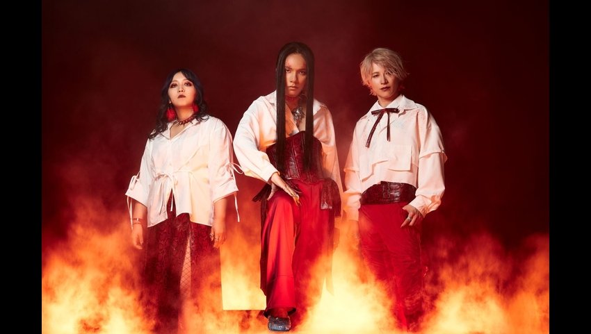 女王蜂 単独公演「アヴちゃん聖誕祭2025〜GAL GAL GAL〜」開催決定