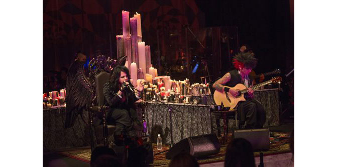 VAMPSのHYDEが、ライブDVD＆Blu-ray『MTV Unplugged: VAMPS』を語る