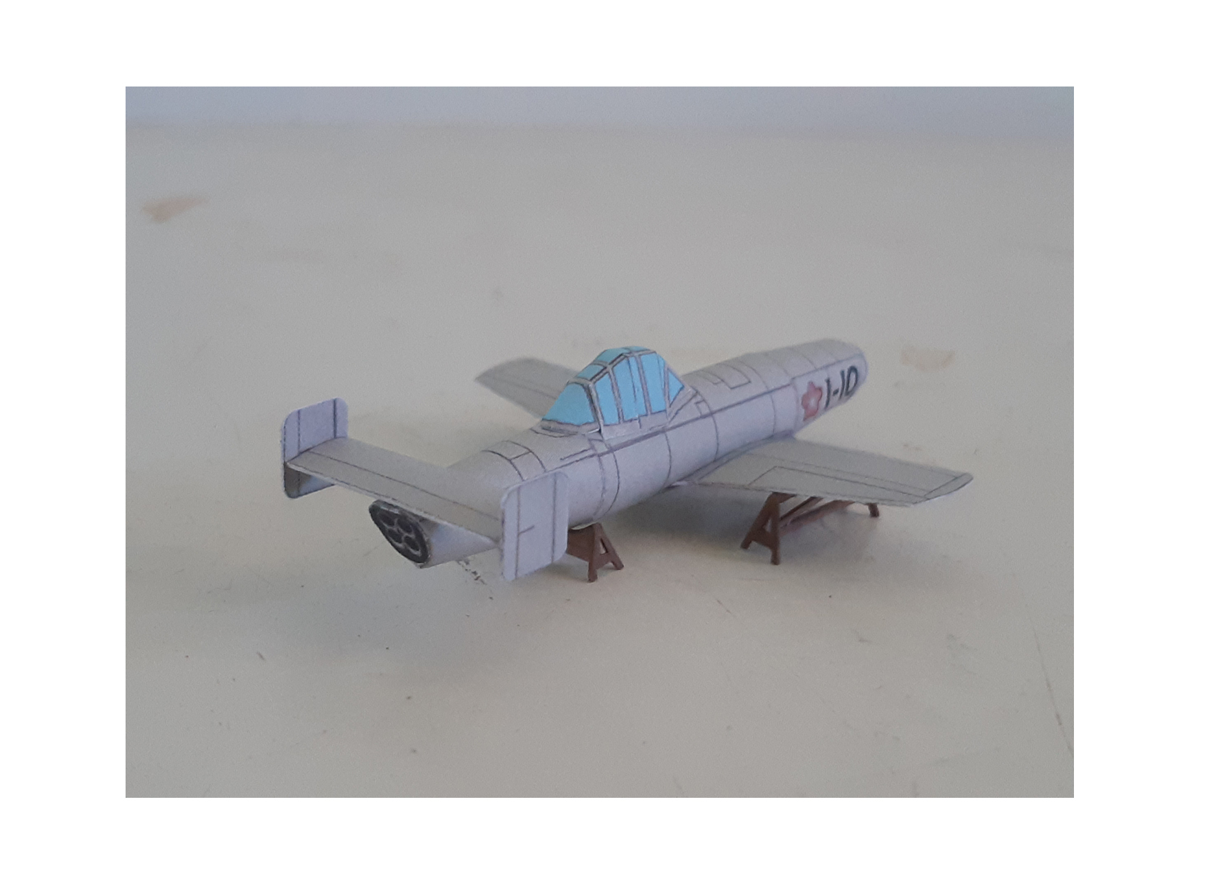 1/100 Mitsubishi G4M2 and Yokosuka MXY-7 Paper Model - EcardModels