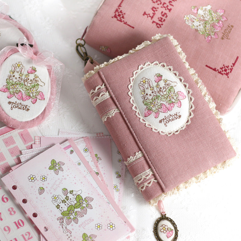ブック型 大き目手帳ポーチ】うさぎ刺繍入り クロスステッチミシン刺繍