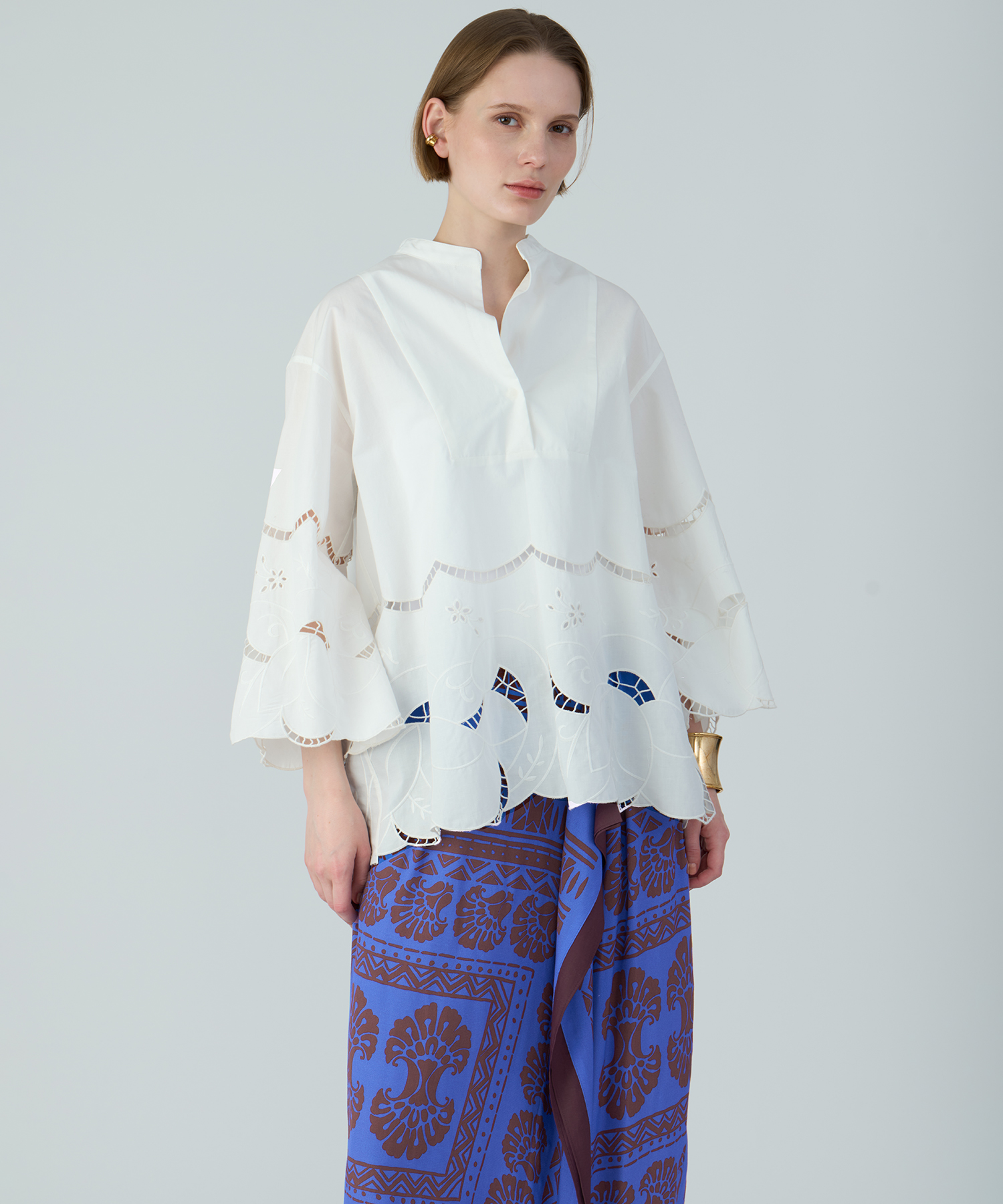 コットンリネンブレンドスカラップ刺繍ブラウス ｜ハウス オブ