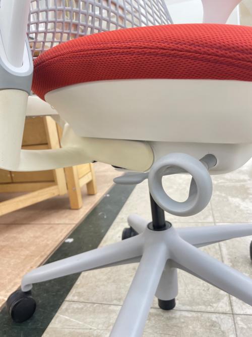 Herman Miller (ハーマンミラー) セイルチェア ホワイト×オレンジ