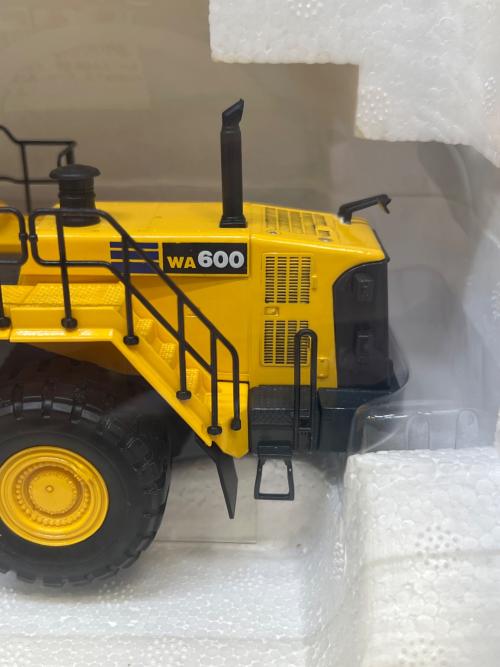 KOMATSU (コマツ) 1/50 ホイールローダー ダイキャストカー WA600