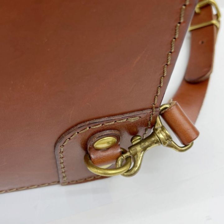 HERZ リュック レザー 長方形 ブラウン - 中古 - なんでもリサイクル