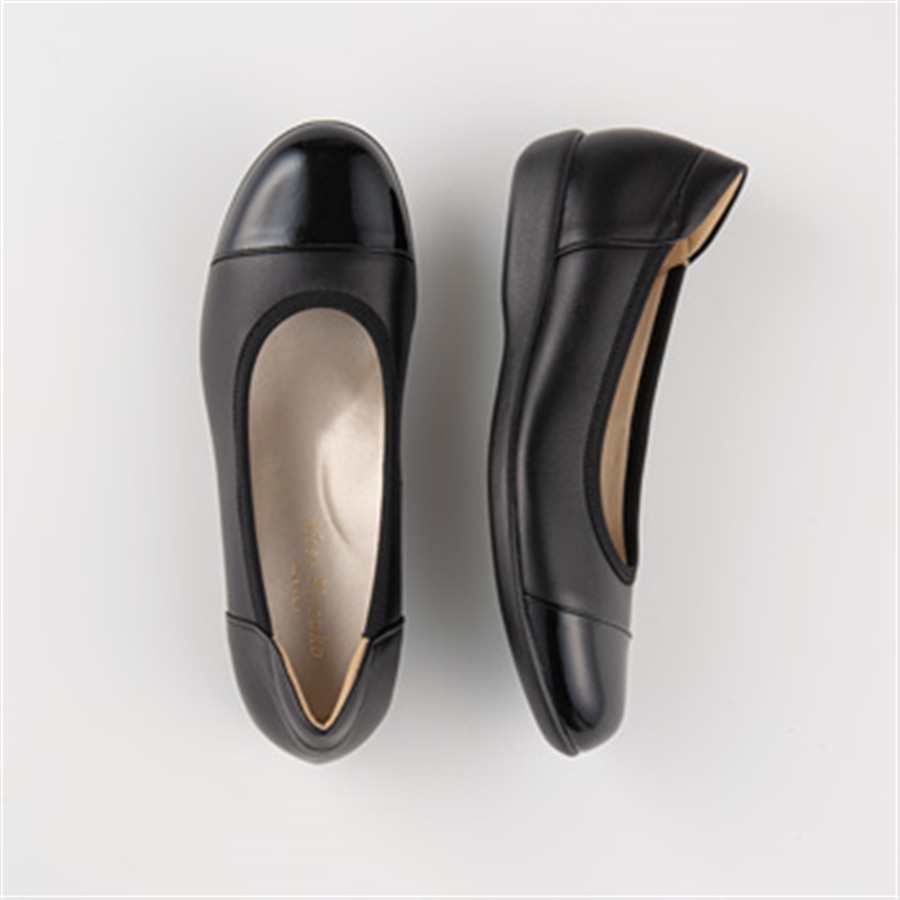 ミスキョウコ]軽量エナメルコンビフラットシューズ 4E 109601 ブラック