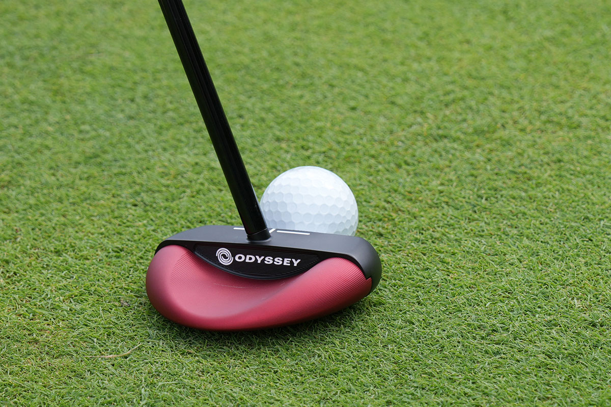 まるで魔法の直進性!? オデッセイ「Square 2 Square TRI-HOT」が切り