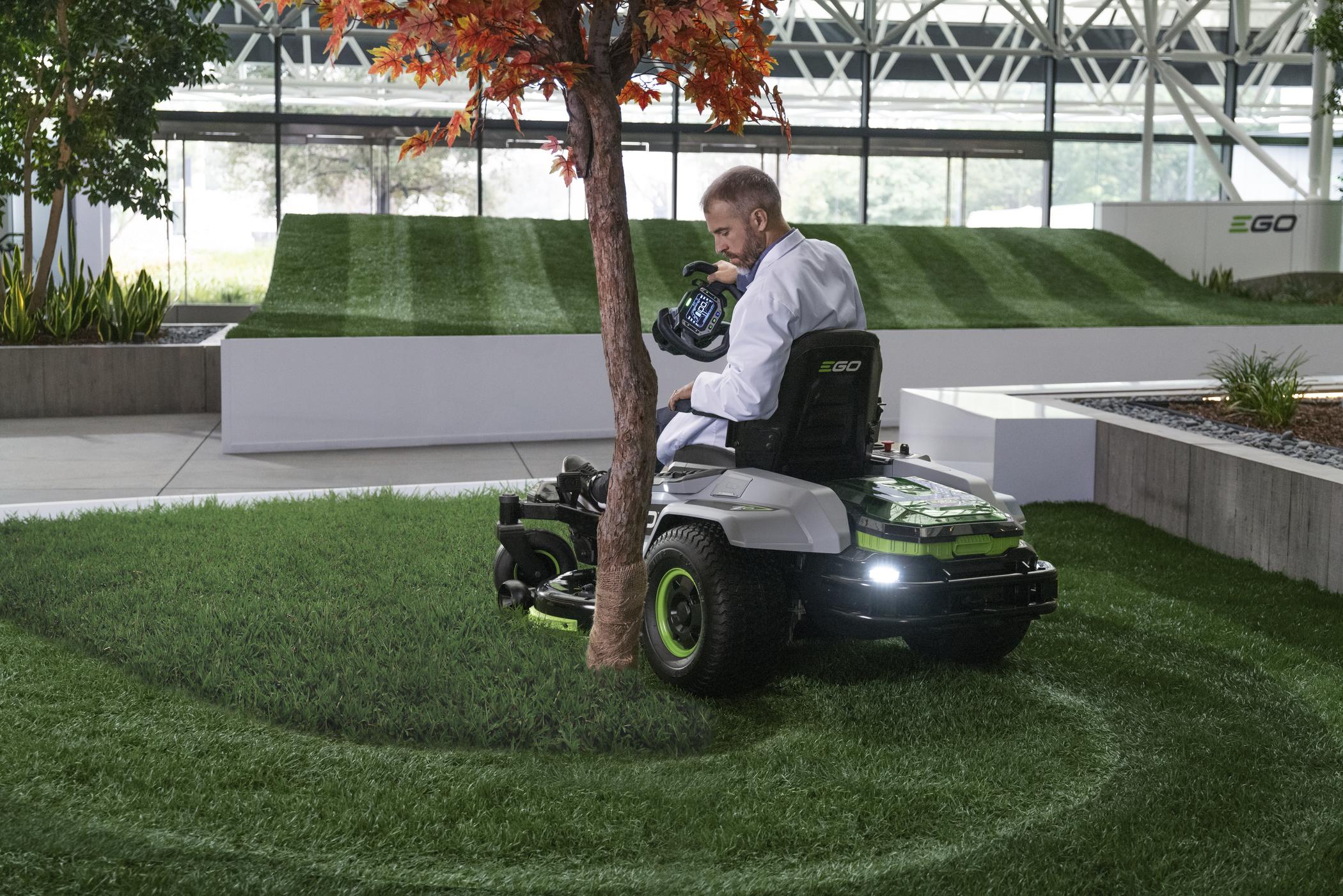 EGO 56V 107CM Z6 ゼロターン芝刈り機